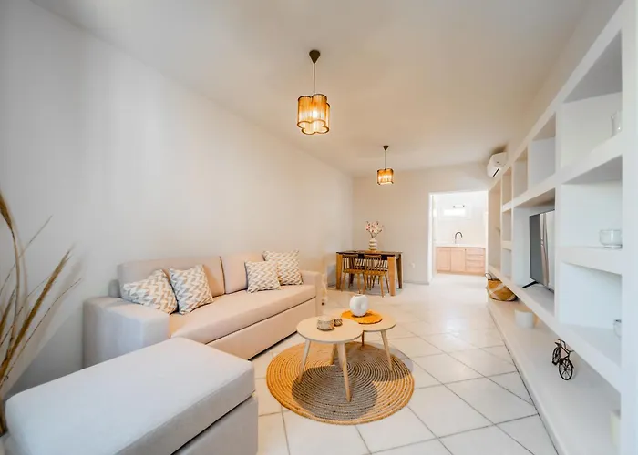 Petradia Agia Anna (Naxos)