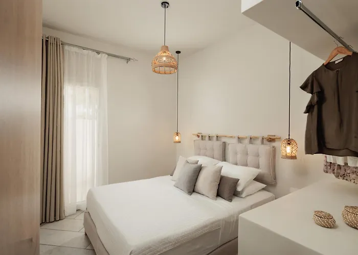 Petradia Agia Anna (Naxos)