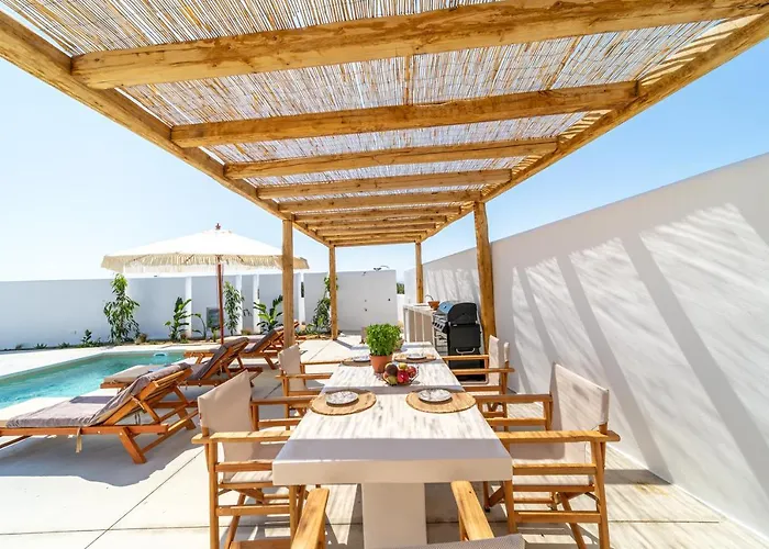 Petradia Agia Anna (Naxos)