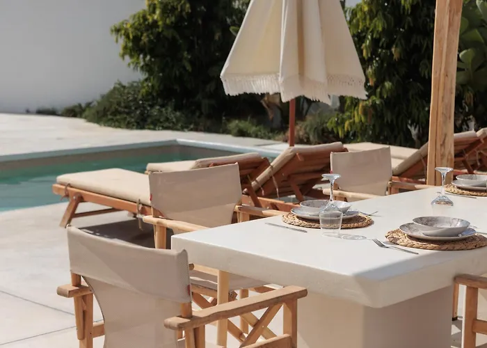 Petradia Agia Anna (Naxos)